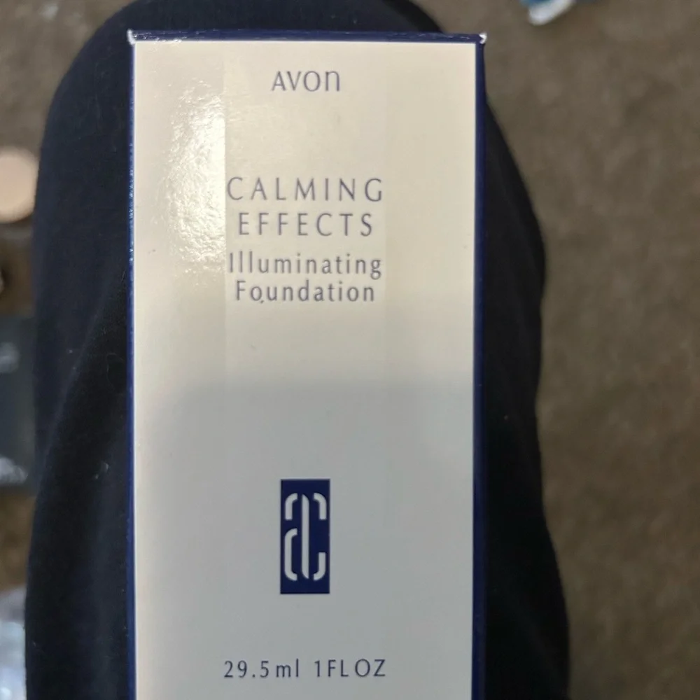 Avon Calming Effects Illuminating Foundation Porc. Beige